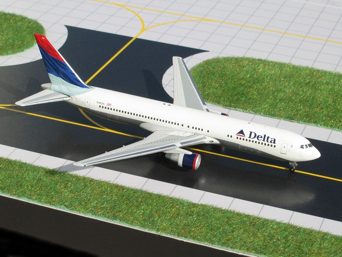 Delta Boeing 767-300ER N185DN GeminiJets GJDAL451 Scale 1:400