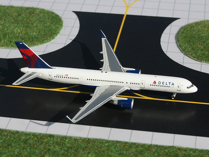 Delta Boeing 757-200 N703TW GeminiJets GJDAL884 Scale 1:400