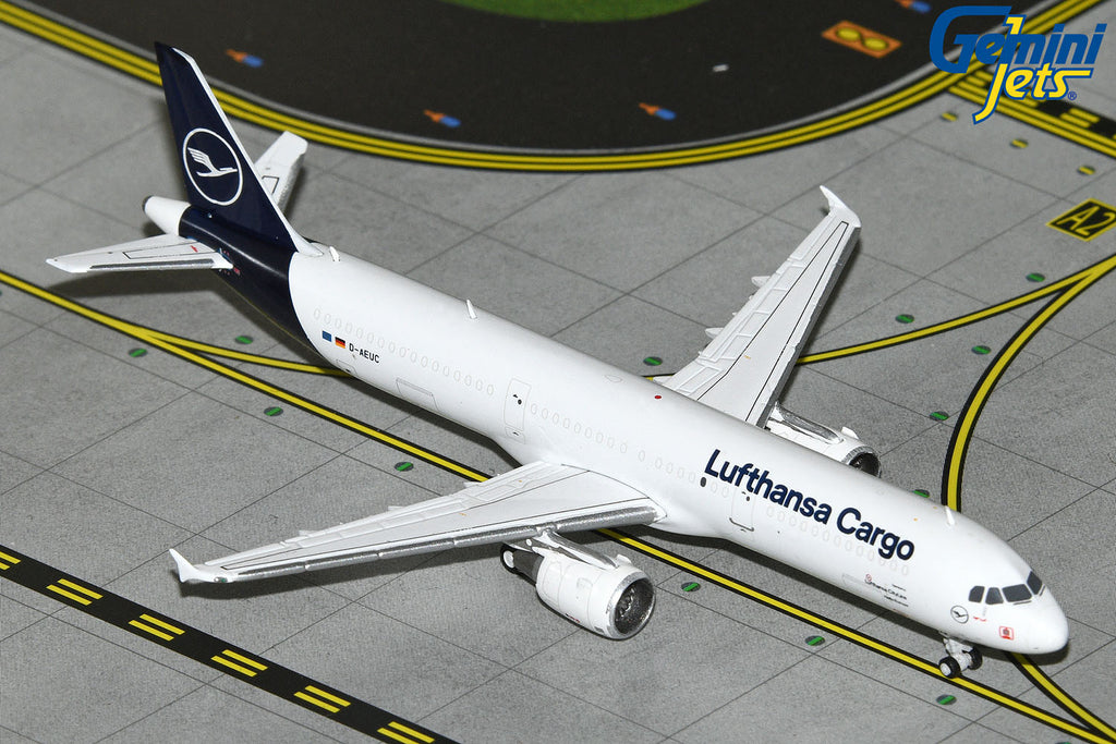 Lufthansa Cargo Airbus A321P2F D-AEUC GeminiJets GJDLH2135 Scale 1:400