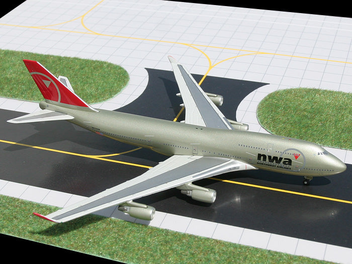 www.JetCollector.com: Northwest B747-400 w/stand N666US 1