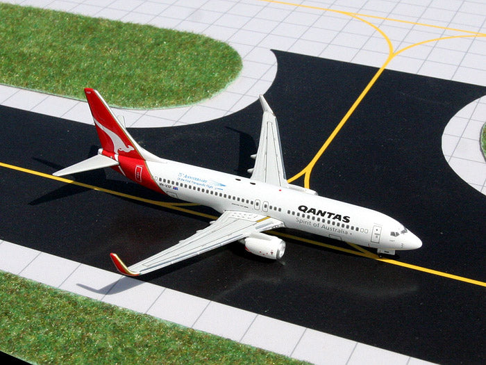Qantas Boeing 737-800 VH-VXP 75th Transpacific Flight Anniversary GeminiJets GJQFA520 Scale 1:400