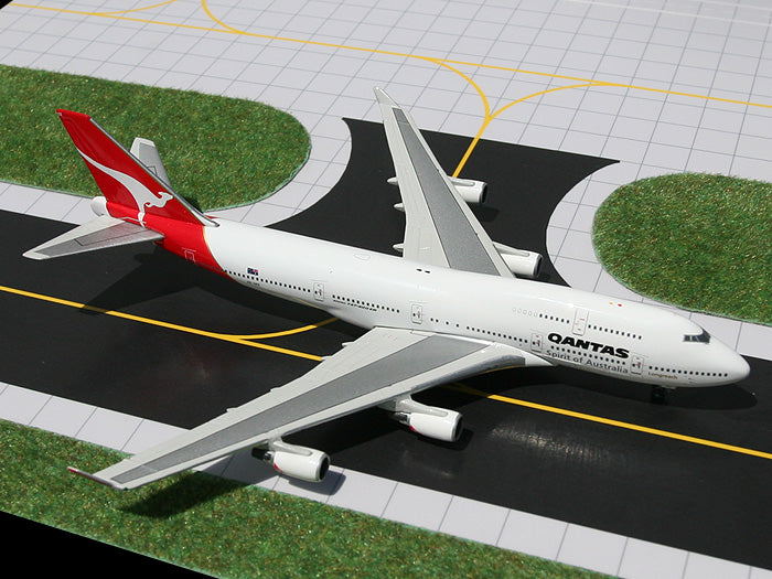 Qantas Boeing 747-400ER VH-OEE GeminiJets GJQFA703 Scale 1:400