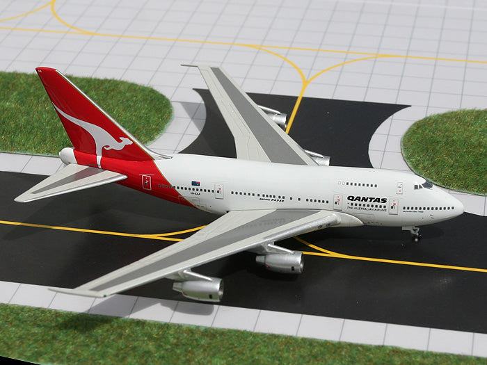 Qantas Boeing 747SP VH-EAA GeminiJets GJQFA924 Scale 1:400