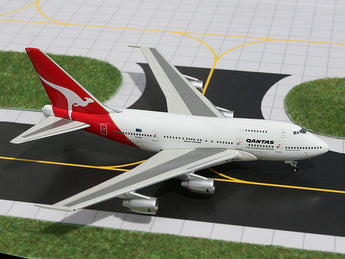 Qantas Boeing 747SP VH-EAA GeminiJets GJQFA924 Scale 1:400