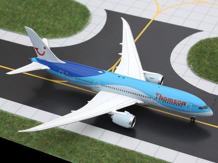 Thomson Boeing 787-8 G-TUIA GeminiJets GJTOM1218 Scale 1:400