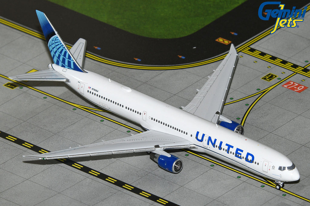 United Boeing 767-400ER N76064 GeminiJets GJUAL2152 Scale 1:400