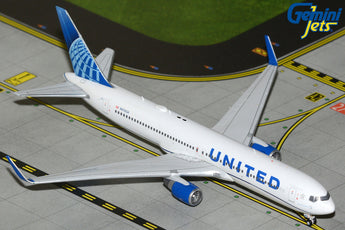 United Boeing 767-300ER N670UA GeminiJets GJUAL2227 Scale 1:400