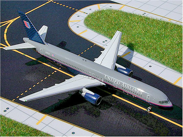 United Boeing 757-200 N565UA GeminiJets GJUAL267 Scale 1:400
