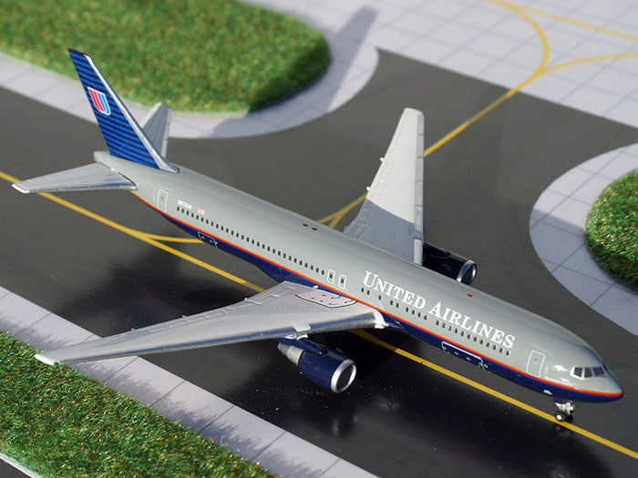 United Boeing 767-300ER N672UA GeminiJets GJUAL468 Scale 1:400