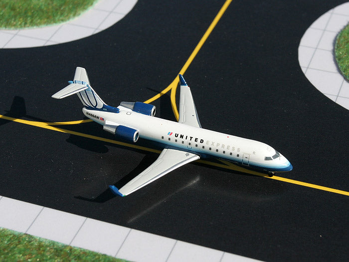 United Express Bombardier CRJ200 N466AW GeminiJets GJUAL499 Scale 1:400