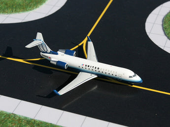 United Express Bombardier CRJ200 N466AW GeminiJets GJUAL499 Scale 1:400