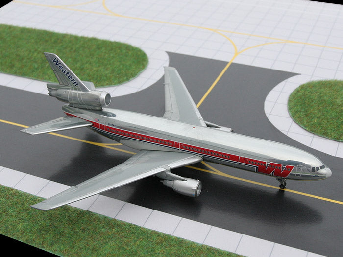 Western DC-10-10 N908WA GeminiJets GJWAL561 Scale 1:400