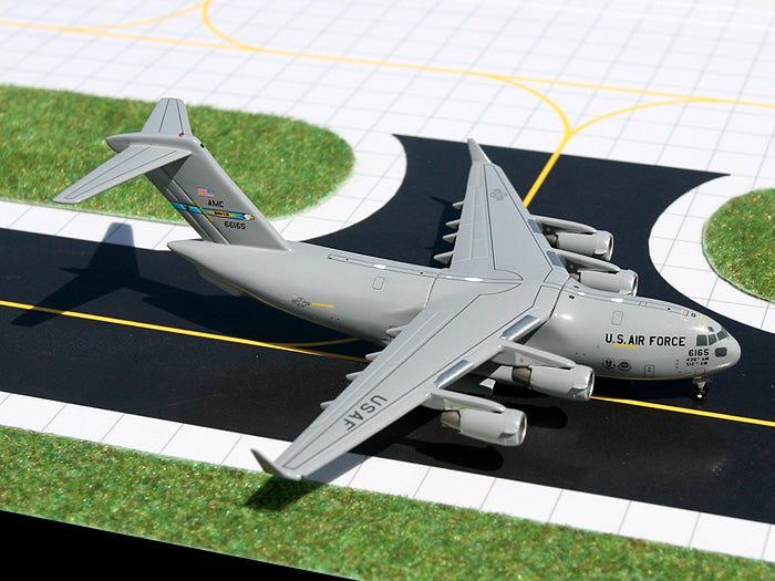 USAF Boeing C-17 06-6165 Dover AFB GeminiJets GMUSA028 Scale 1:400