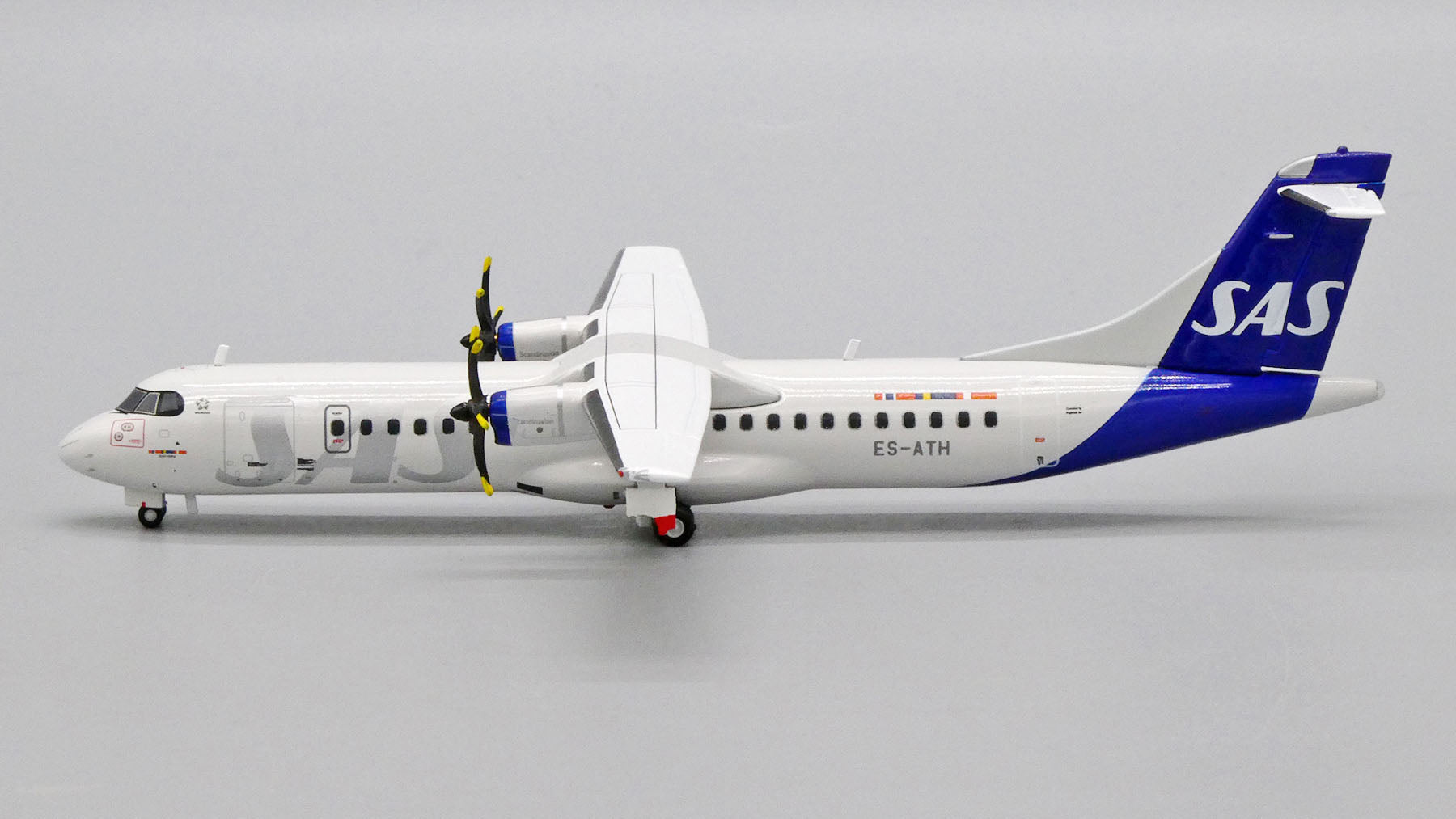Skymarks ATR 72-600 Aircraft Caribbean Airlines 1/100 Snap