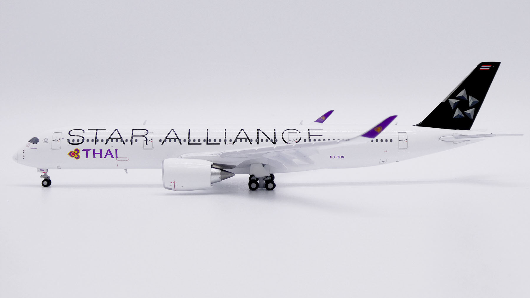 1/400 JC Wings AIRBUS A350-900 FINAIR Happy Holiday (OH-LWD