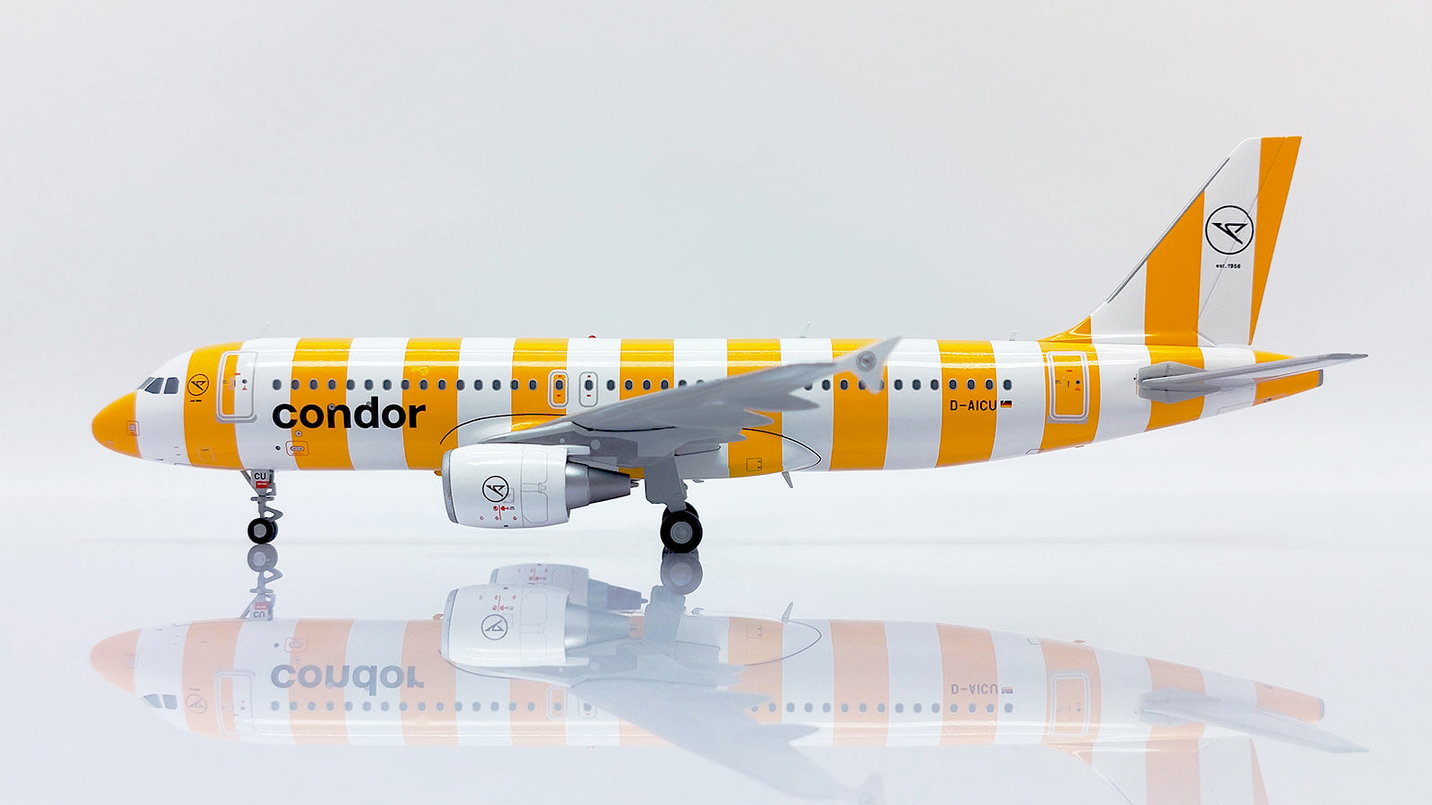 JCwings Starflyer A320 Reg# JA01MC 1:200 Scale Item