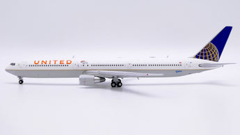 United Boeing 767-400ER N76064 Denver Broncos JC Wings LH4367 Scale 1:400