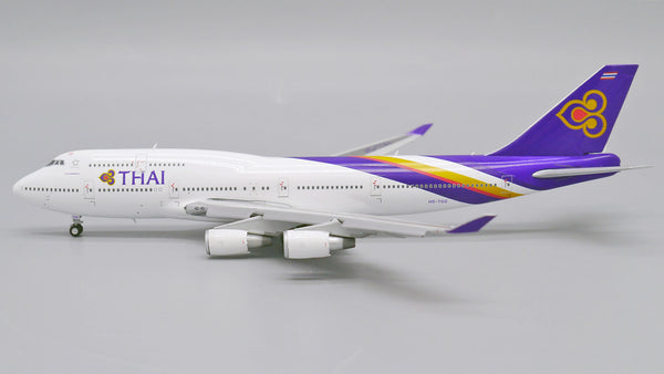 ボーイング747 アート作品【747／Taipei Moonlight】 Finally met the Cathay Retro B747! What a beauty! This iconic