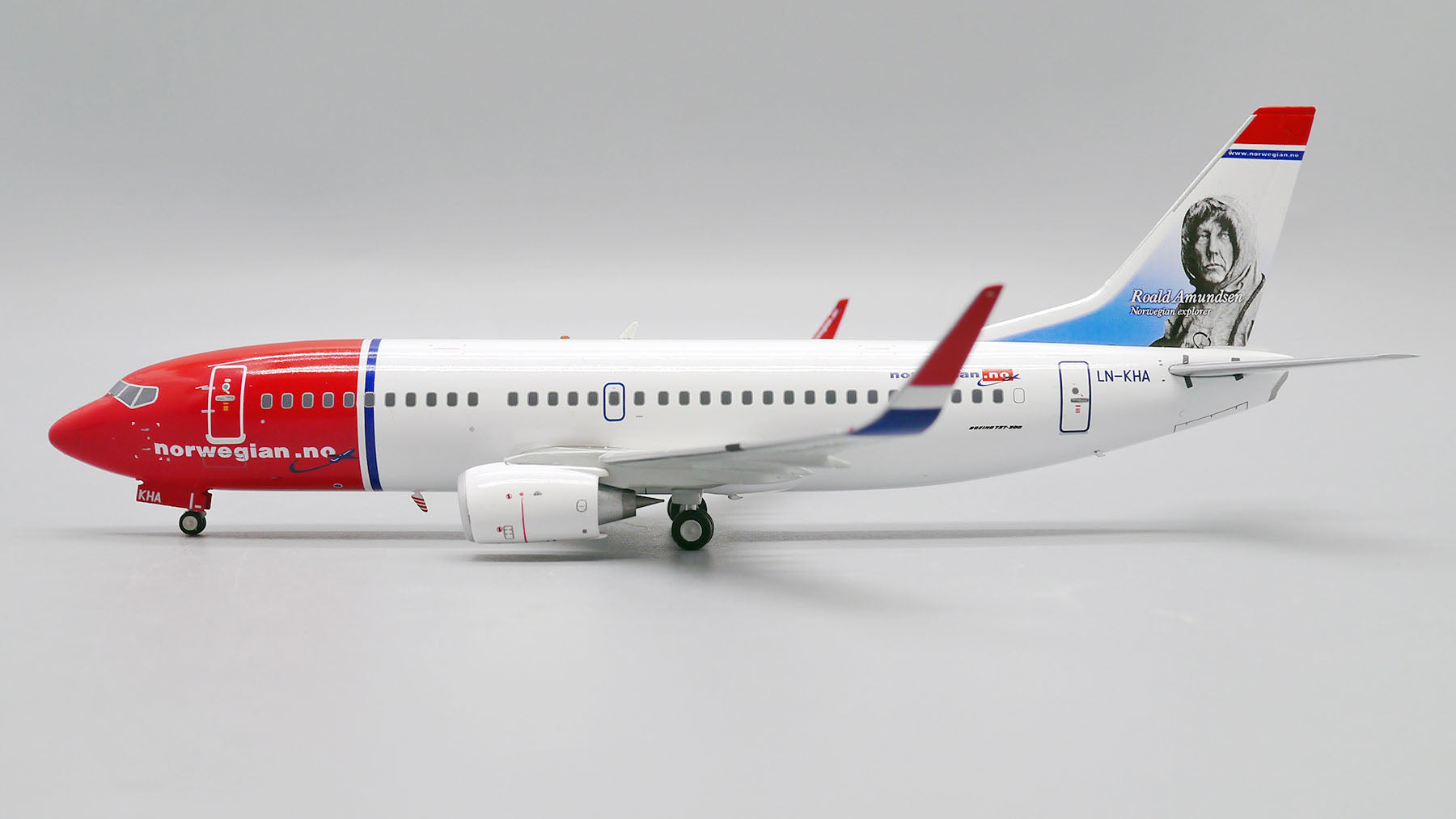 Boeing 737 1/200 スケールモデル Amazon | (ボーイング) BOEING 737-800 プラスチック モデル (1