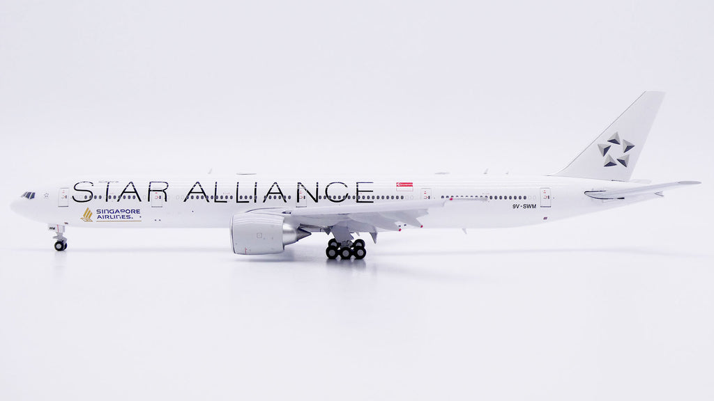 Singapore Airlines Boeing 777-300ER Flaps Down 9V-SWM Star Alliance JC Wings XX40802A Scale 1:400