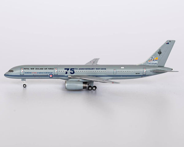 置物 Royal New Zealand Air Force Boeing 757-200 NZ7571 75th Anniversary