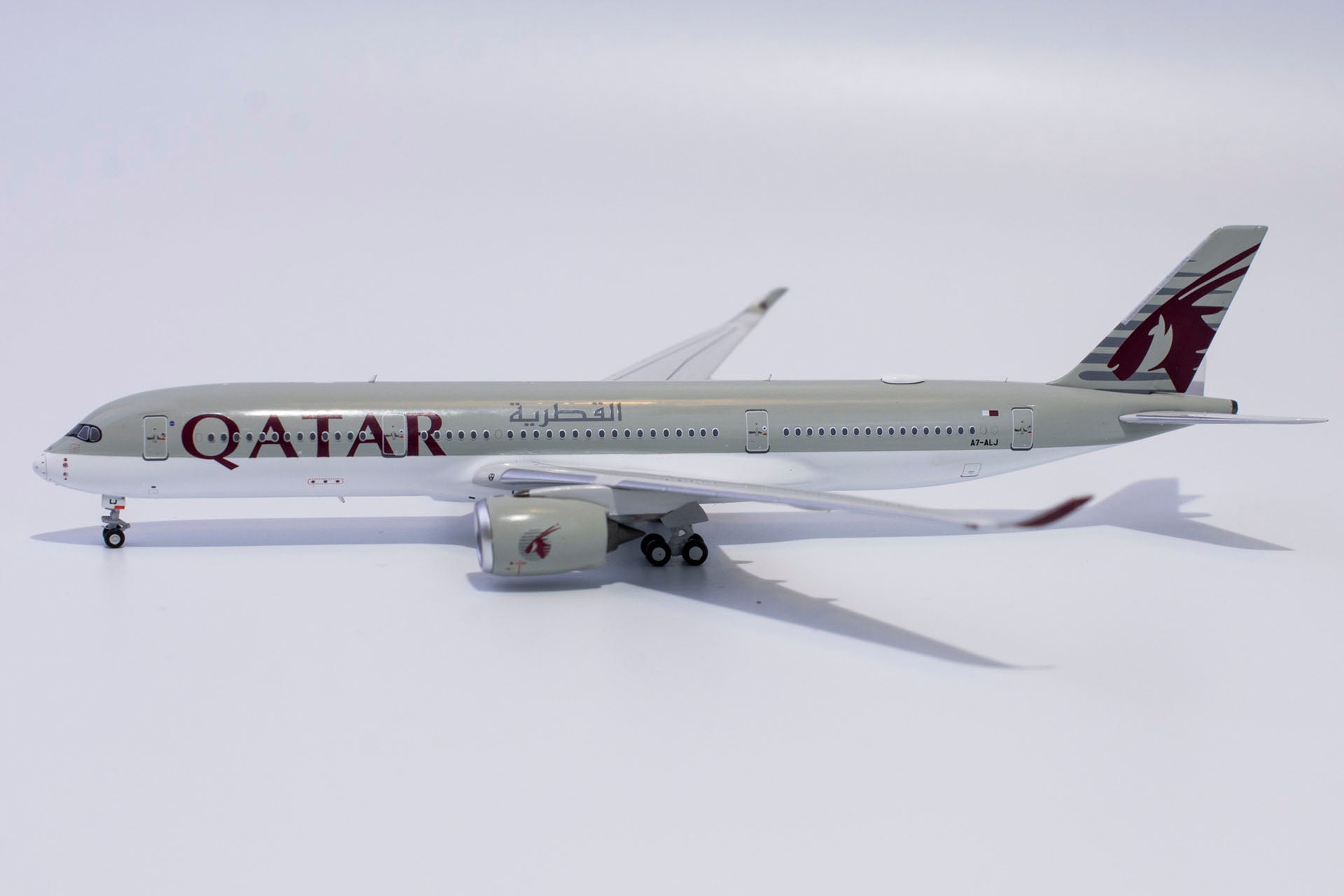 ミニカー　1/400 カタール航空 AIRBUS A350-900 member of oneworld #A7-ALZ [39012] Qatar Airways Airbus A350-900 A7-ALZ One World NG Model