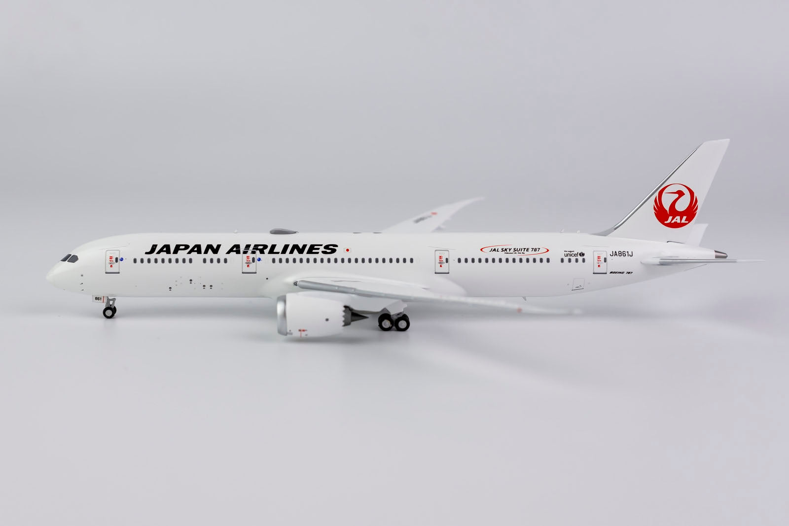 JAL B787-9 レパード ZipanguFlyer: JAL takes delivery of first Boeing 787-9.