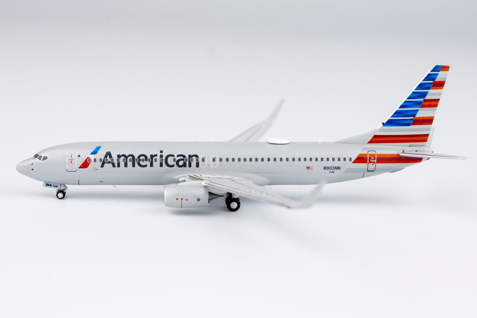 アメリカン航空　ポーイング737-800 1:200 アメリカン航空 ポーイング737-800 1:200 - メルカリ