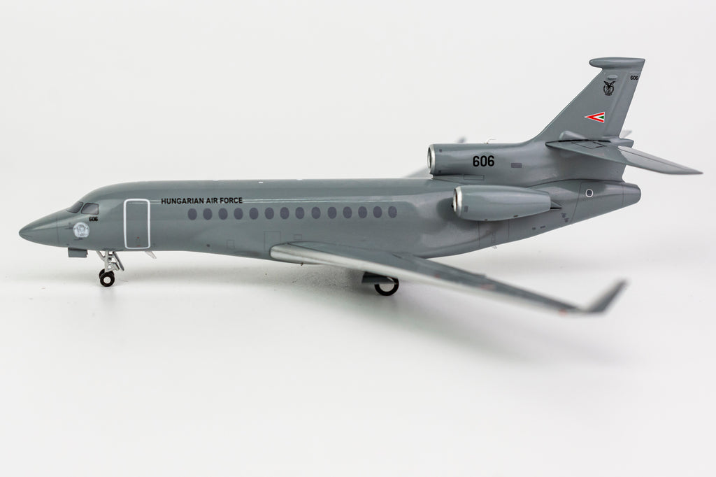 Hungarian Air Force Falcon 7X 606 NG Model 71003 Scale 1:200