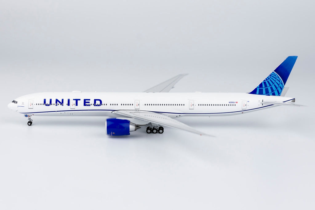 United Boeing 777-300ER N2352U NG Model 73008 Scale 1:400
