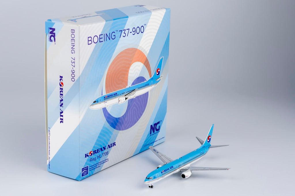 Korean Air Boeing 737-900 HL7706 NG Model 79017 Scale 1:400 