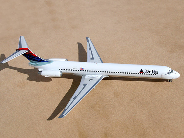 Delta MD-88 N903DE GeminiJets AJDAL007 Scale 1:250 – PandaFox Toys