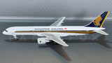 Singapore Airlines Boeing 757-200 9V-SGK Aviation AV2757003 Scale 1:200
