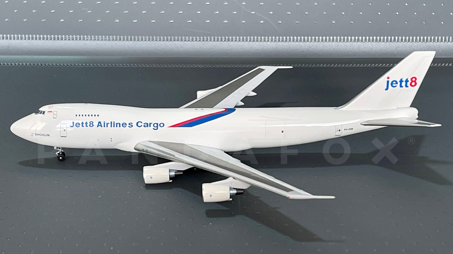 1/400 JA CARGO 747−200F AV4742009_1copy.jpg?v=1645411520