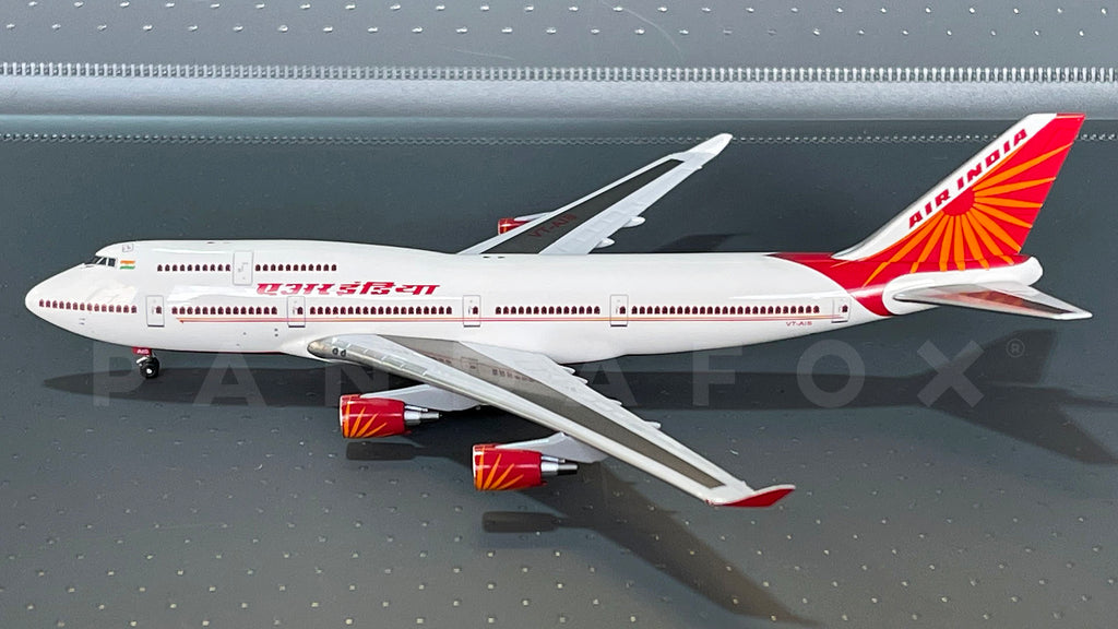 Air India Boeing 747-400 VT-AIS Aviation AV4744003 Scale 1:400