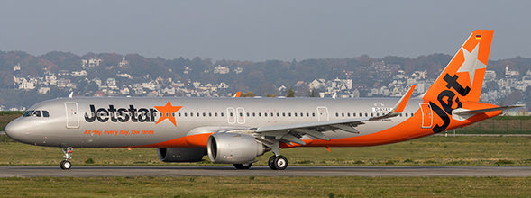 Jetstar Japan Airbus A321neo JA26LR JC Wings EW421N011 Scale 1:400