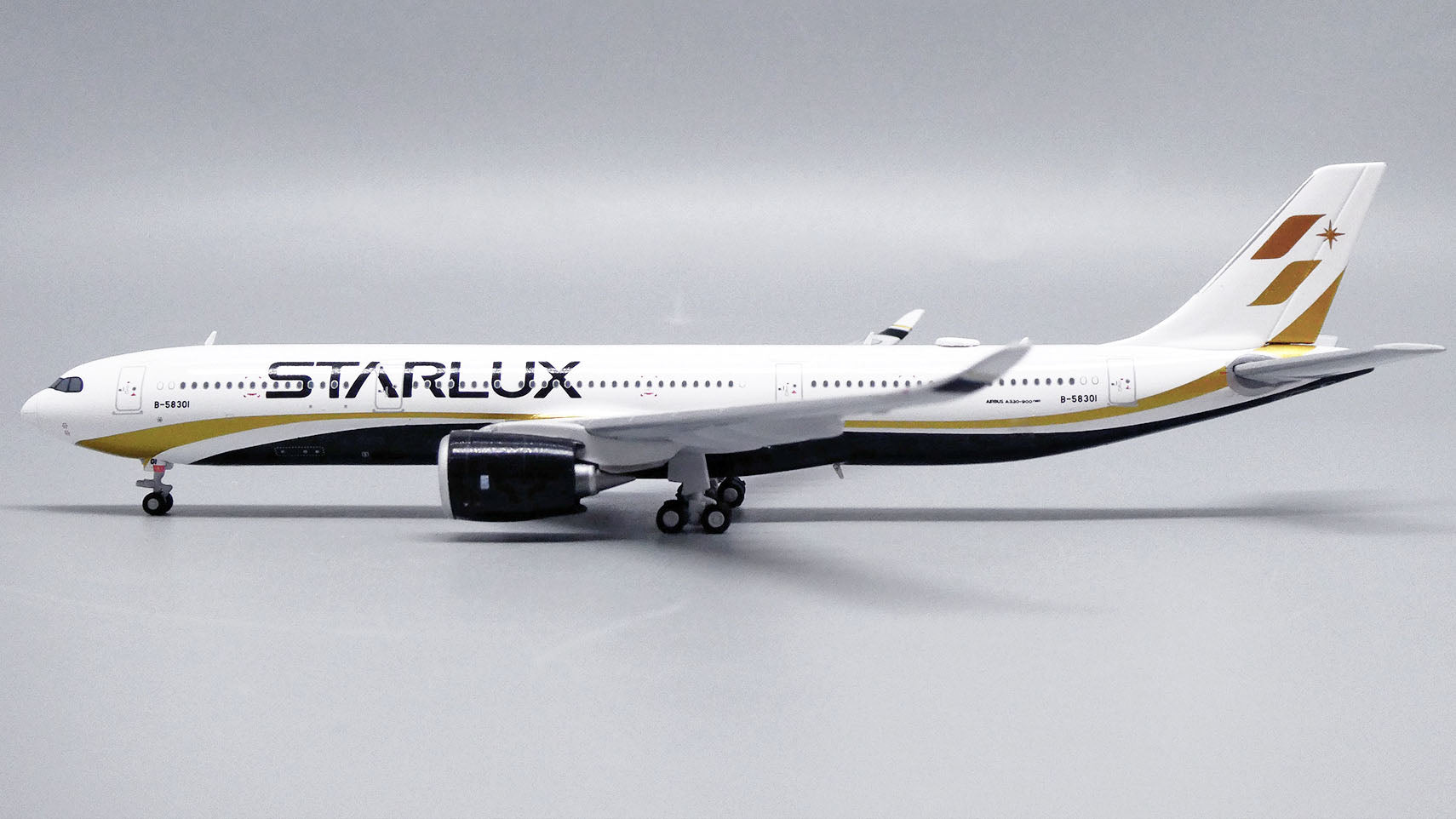 STARLUX A330-900neo スターラックス エアバス 1:400 EW4339001_1.jpg?v=1676572206