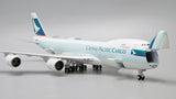Cathay Pacific Cargo Boeing 747-8F Interactive B-LJF JC Wings EW4748010 Scale 1:400