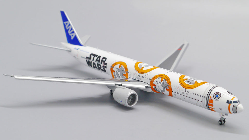 ANA Boeing 777-300ER Flaps Down JA789A Star Wars BB-8 JC Wings