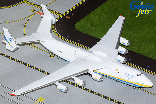 Antonov　AN-225　Mriya　1/200スケール Amazon.com: 1:200 Scale Antonov AN-225 Mriya Model Aircraft