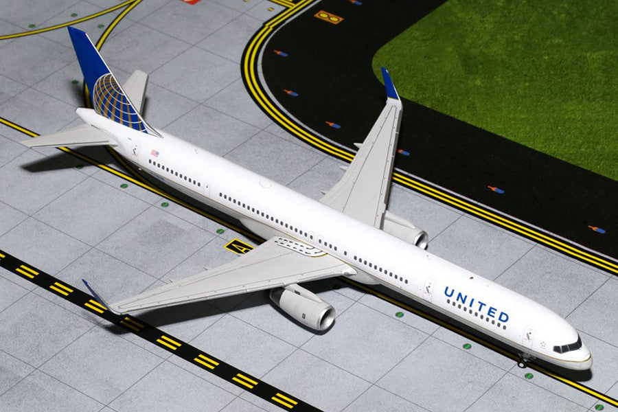 United Boeing 757-300 N75858 GeminiJets G2UAL498 Scale 1:200
