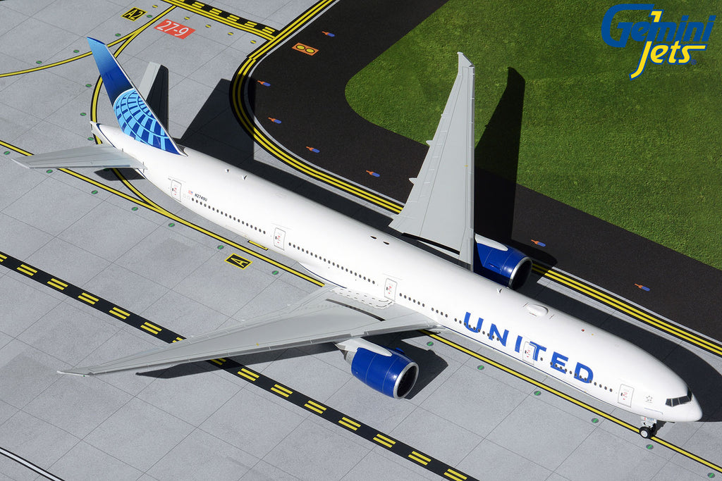 United Boeing 777-300ER N2749U GeminiJets G2UAL894 Scale 1:200