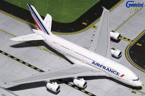 ファイル:Air France Airbus A380, United Boeing 747, SFO