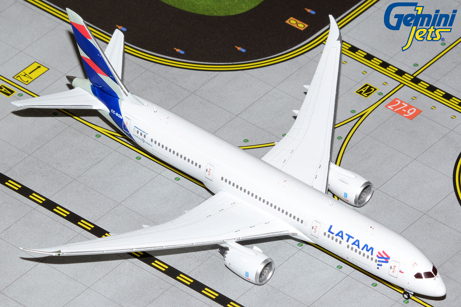LATAM Boeing 787-9 CC-BGM GeminiJets GJLAN2079 Scale 1:400