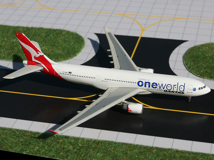 Qantas Airbus A330-200 VH-EBL One World GeminiJets GJQFA948 Scale 1:400