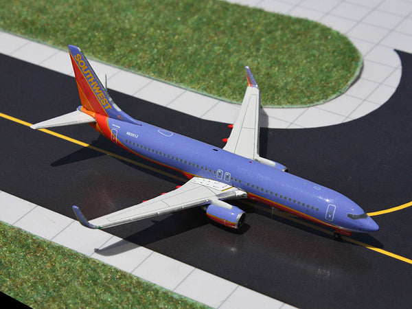 Southwest Boeing 737-800 N8301J GeminiJets GJSWA1176 Scale 1:400