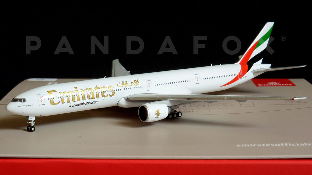 Emirates Boeing 777-300ER A6-EPP GeminiJets GJUAE1609 Scale 1:400
