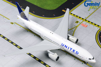 United Boeing 777-200ER N796UA GeminiJets GJUAL1806 Scale 1:400