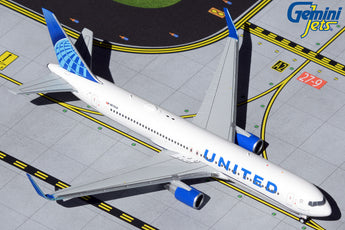 United Boeing 767-300ER N676UA GeminiJets GJUAL1921 Scale 1:400