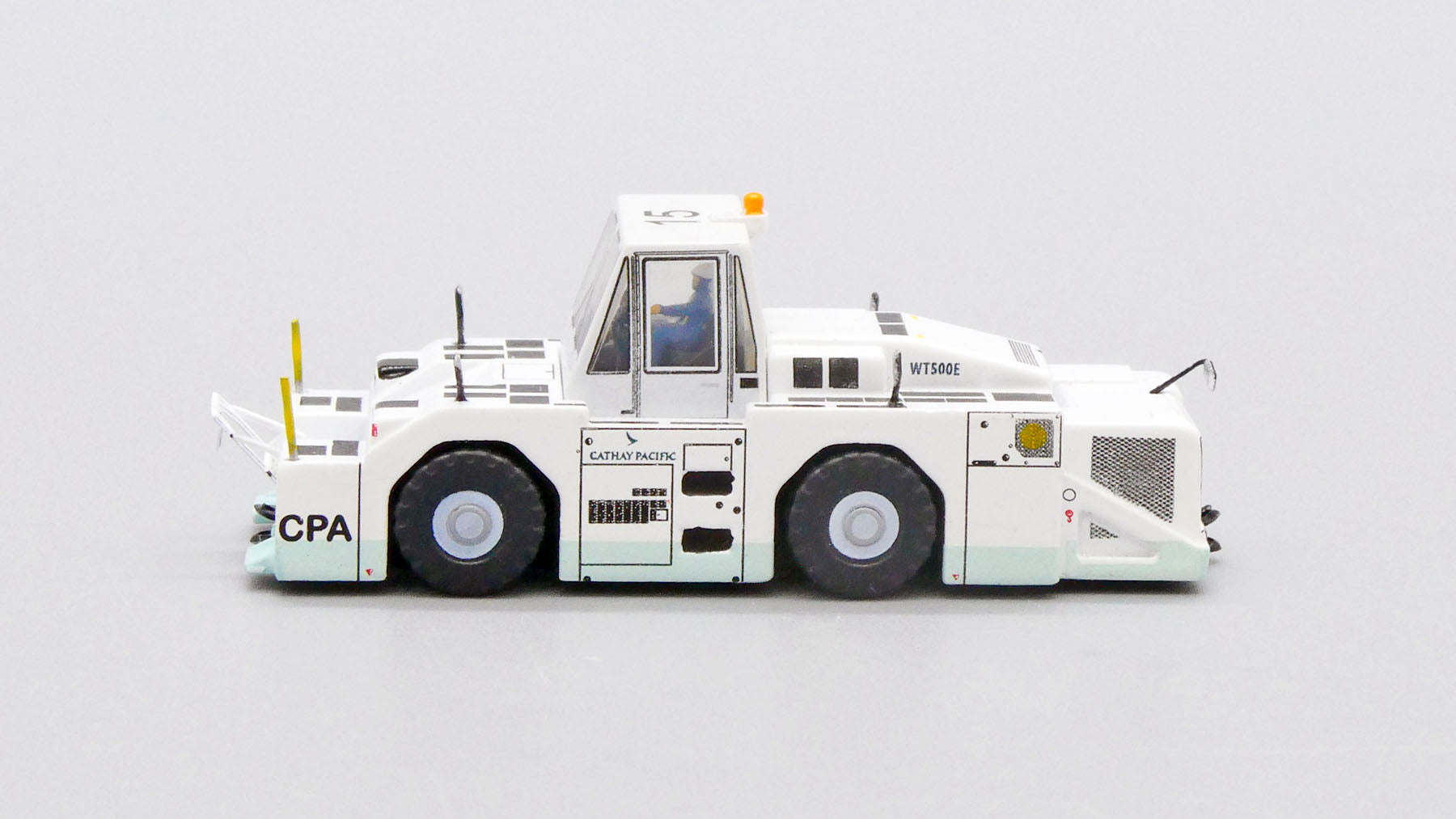 航空機・ヘリコプター ANA Komatsu WT500E Towing Tractor Komatsu WT500E T4028 | New Chitose Airport (RJCC/CTS) ANA Ne